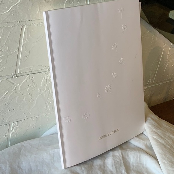 Louis Vuitton catalogue - Picture 11 of 12